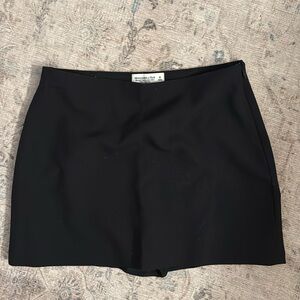 NEVER WORN ABERCROMBIE SKORT